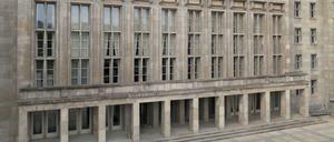 Das ehemalige Reichsluftfahrtmuseum in der Wilhelmsstraße, das den Zweiten Weltkrieg weitgehend unbeschadet überstand, ist heute Sitz des Finanzministers.