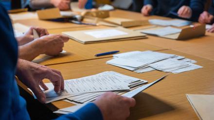 Im Rathaus Pankow werden die Stimmen zur Wahl für das Abgeordnetenhaus Berlin nun neu ausgezählt.
