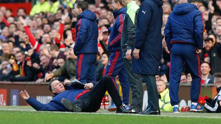 Louis van Gaal weiß offenbar, was Foul und was eine Schwalbe ist.