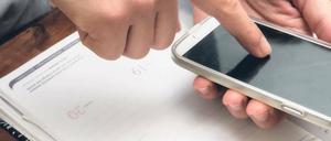 Das Smartphone ist ein ständiger Begleiter. Doch den Mobilfunkanbieter zu wechseln, ist gar nicht so leicht.