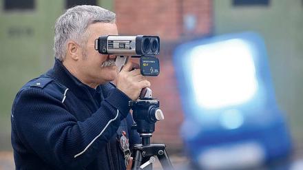 Mit 22 Radarwagen und 61 Handlasern geht die Polizei in Berlin auf städtische Raserjagd.