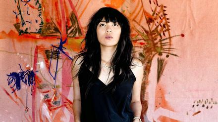Thao Nguyen von der amerikanischen Band Thao And The Get Down Stay Down. 