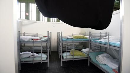 Notunterkünfte wie diese in Tempelhof fördern offenbar die Gewaltbereitschaft, wie die Kriminalitätsstatistik nahelegt.