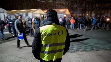 Korruptionsverdacht am Lageso. Gegen zwei Mitarbeiter wurde am Freitagabend ein Haftbefehl erlassen.
