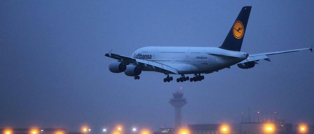 Ein Flugzeug der Lufthansa. Auf einem Flug von Shanghai nach München ist ein Mädchen ums Leben gekommen.