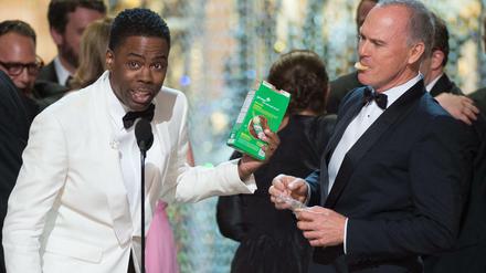 Chris Rock lieferte eine wunderbare Performance als Gastgeber der Oscars 2016. Hier im Bild mit Michael Keaton.