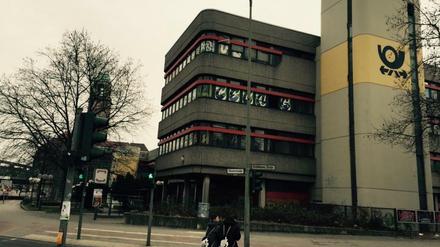 Nebenan das Rathaus. Die alte Post an der Kloster- Ecke Ruhlebener Straße.