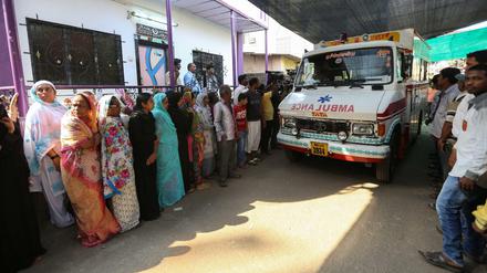Angeblich soll ein Mann in Mumbai (Indien) 14 seiner Angehörigen ermordet haben.