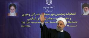 Das Lächeln des Präsidenten - Hassan Ruhani nach der Abstimmung über die Volksvertretung.