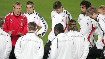 Jürgen Klinsmann mit seiner Nationalmannschaft 2006 in Florenz. Nach den 1:4 gegen Italien wurde es turbulent.