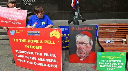 Gegen Vertuschung. Demonstranten wollen, dass Kardinal George Pell und andere, die Kindesmissbrauch gedeckt haben, zur Verantwortung gezogen werden.