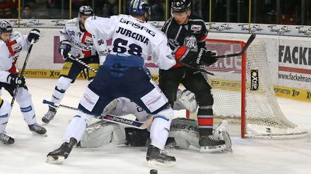 Die Eisbären zeigten sich in Nürnberg deutlich verbessert im Vergleich zu den letzten Partien.