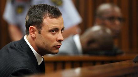 Oscar Pistorius wurde 2014 wegen fahrlässiger Tötung verurteilt. Im Dezember 2015 war die Staatsanwaltschaft mit ihrer Berufung gegen das Urteil erfolgreich - Pistorius wurde des Mordes schuldig gesprochen. 