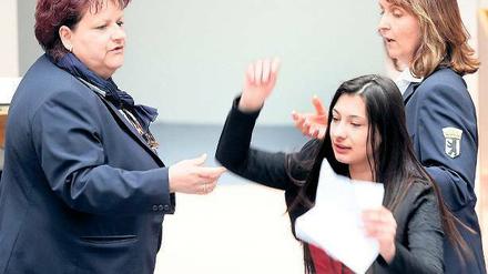 Völlig aufgelöst. Eine Frau im Parlament verlangte Rederecht. 