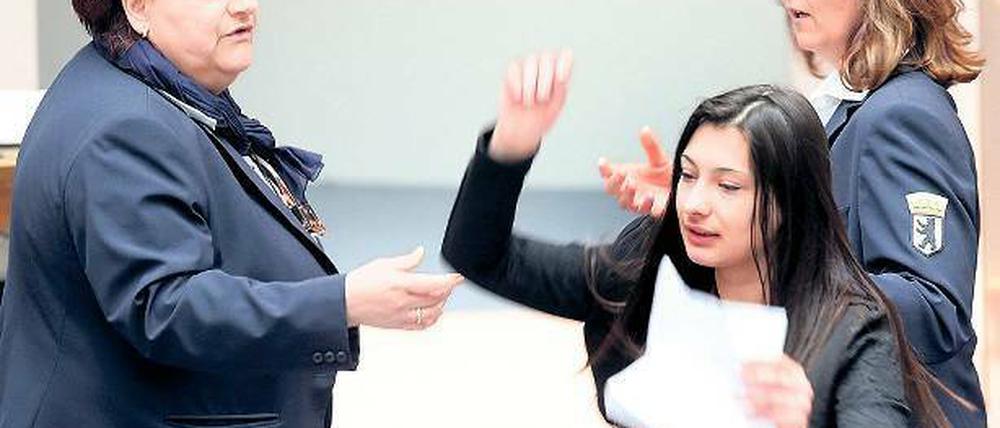 Völlig aufgelöst. Eine Frau im Parlament verlangte Rederecht. 