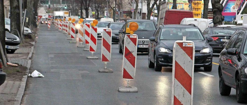 Auf dem Brunsbütteler Damm stauen sich wieder die Fahrzeuge.