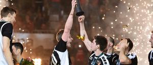 Funkenflug. Die Berliner feierten am Sonntagabend ihren Triumph.