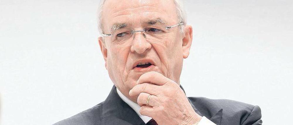 Ernste Miene. Martin Winterkorn könnte zu lange für sich behalten haben, dass sein Konzern die Abgaswerte mit einer Software bei Tests manipuliert hat.
