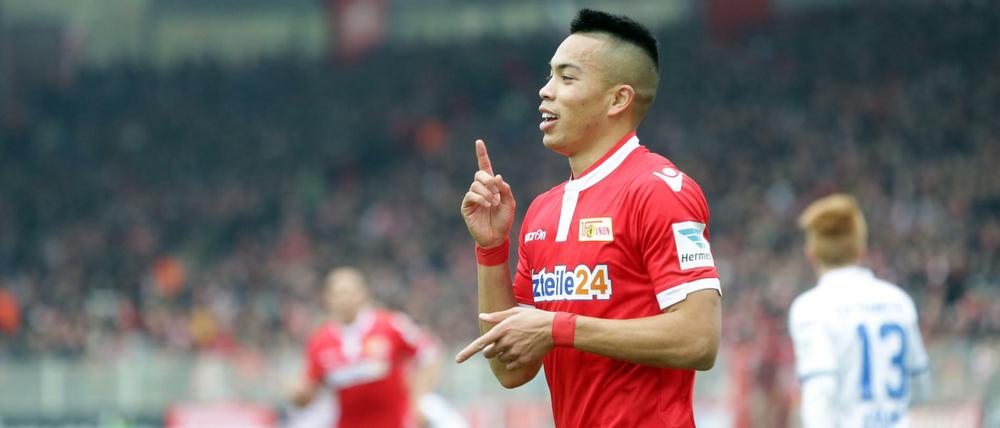 Zwei Finger, zwei Tore. Bobby Wood traf für den 1. FC Union gegen Frankfurt doppelt.