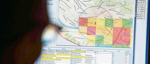 Wo es Einbrecher hinzieht. Professionelle Täter kehren oft zurück, um noch mehr Beute zu machen. Die Prognosesoftware Precobs (Pre Crime Observation System) ermittelt mit statistischen Methoden, wo die Gefahr besonders groß ist. 