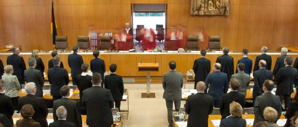 Die Richter konfrontierten die Prozessbevollmächtigten des Bundesrates jedoch mit Zweifeln an der Verhältnismäßigkeit eines Verbots der kleinen, bei Wahlen oft erfolglosen Partei. 