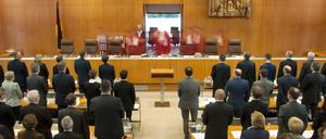 Die Richter konfrontierten die Prozessbevollmächtigten des Bundesrates jedoch mit Zweifeln an der Verhältnismäßigkeit eines Verbots der kleinen, bei Wahlen oft erfolglosen Partei. 