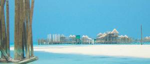 Noch geht die Inselwelt nicht unter: Die Pächter von Kunfunadhoo bauen auf einem weiteren Eiland das nächste Luxusresort. 