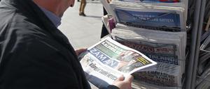 Nachdem die vormals regierungskritische Zeitung Zaman unter staatliche Kontrolle gestellt und die Redaktionsräume gestürmt wurden, ist das Blatt jetzt auf Erdogan-Kurs.