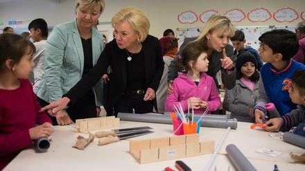 Doris Schröder-Köpf im Februar mit geflüchteten Kindern in Friedland.