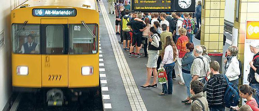 Der Bahnhof Friedrichstraße hat einen Schutzraum unter der Bahnsteigkante. 