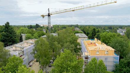 Ein neues Stockwerk aus Holz - wie hier bei der Märkischen Scholle in Lichterfelde-Süd - ist schnell gebaut und verbessert bei einer Sanierung die Rendite.