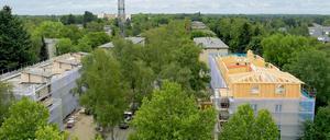 Ein neues Stockwerk aus Holz - wie hier bei der Märkischen Scholle in Lichterfelde-Süd - ist schnell gebaut und verbessert bei einer Sanierung die Rendite.