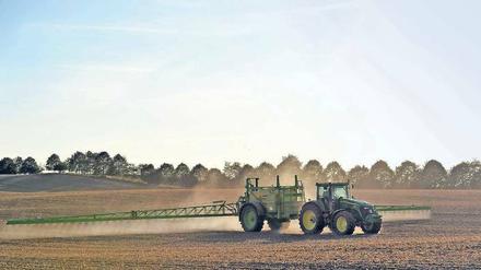 Beliebter Unkrautvernichter. Landwirte rund um den Globus nutzen Glyphosat, um ihre Ernte zu schützen.