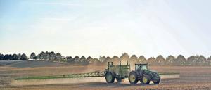 Beliebter Unkrautvernichter. Landwirte rund um den Globus nutzen Glyphosat, um ihre Ernte zu schützen.