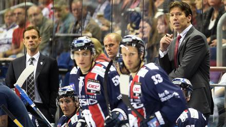 Gespannte Blicke. Wer wird denn nun der Gegner der Eisbären im Viertelfinale?