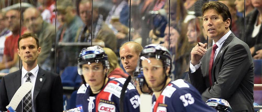 Gespannte Blicke. Wer wird denn nun der Gegner der Eisbären im Viertelfinale?