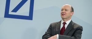 Cryan selbstbewusst. Die Deutsche Bank beansprucht trotz Rekordverlust und Absturz des Aktienkurses eine führende Rolle. 