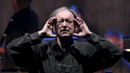Er hört. Nicolaus Harnoncourt 2012 in Salzburg.