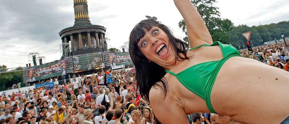 Hat das wirklich jemand vermisst? Die Love Parade in den Neunzigern.