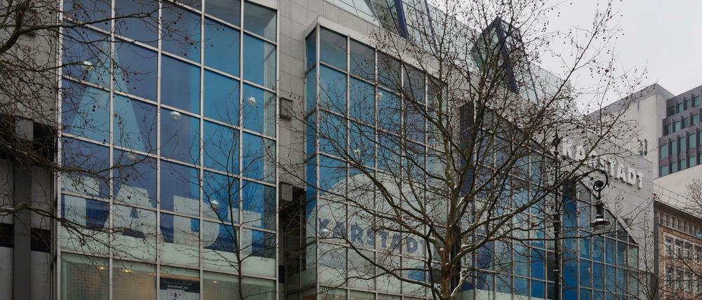 2017 wird Karstadt am Ku'damm vorübergehend geschlossen. Anwohner sind nicht erfreut, dass dort ein Einkaufscenter geplant ist.