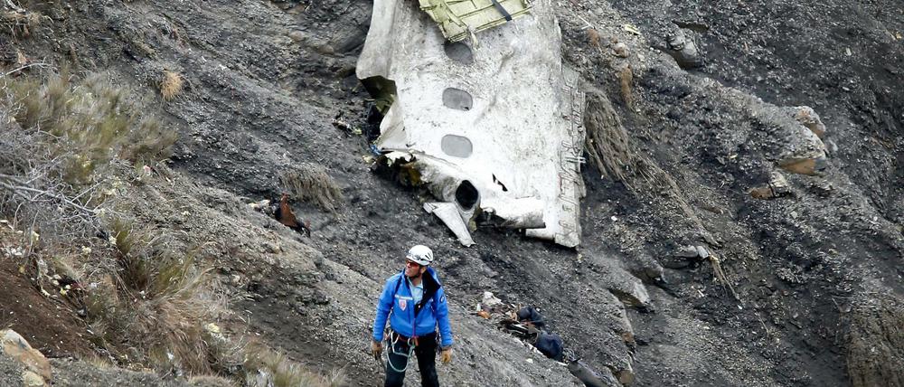 Bergungsarbeiten nach dem Absturz der Germanwings-Maschine in den französischen Alpen am 24. März 2015. (Archivbild)