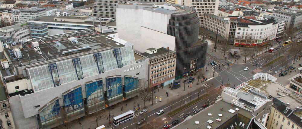 Das Nachbarhaus rechts von Karstadt und die Gebäude im Rücken des Warenhauses werden der Mall of Ku'damm zum Opfer fallen.