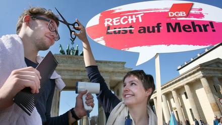 Frisör oder Frisörin? Die Lohnkluft zwischen Männern und Frauen ist in Deutschland so groß wie in kaum einem anderen Land Europas. 