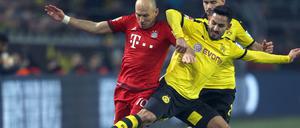 Lauftechnik gegen Strecktechnik. Arjen Robben (li.) im Duell mit Ilkay Gündogan. 