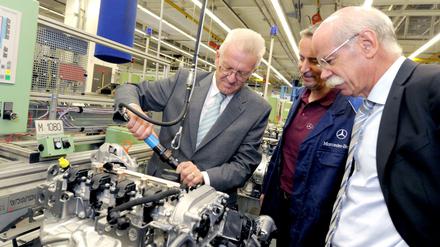 Der baden-württembergische Ministerpräsident Winfried Kretschmann bei einem Besuch im im Mercedes-Benz-Werk Untertürkheim