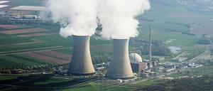Energiequelle. Das bayerische Kernkraftwerk Grafenrheinfeld, aufgenommen am 23. April 2015. Nach 33 Jahren wurde es im Juni 2015 endgültig vom Netz genommen. 