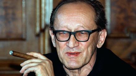 Heiner Müller mit Zigarre 1995.
