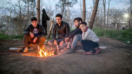Flüchtlinge in Idomeni direkt an der Grenze zwischen Griechenland und Mazedonien. 