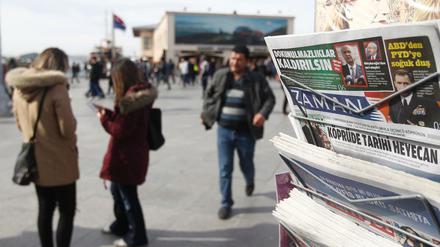 Die türkische Regierung verstärkt die Kontrolle über kritische Medien.