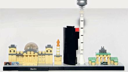 Füge zusammen, was zusammengehört. Reichstag, Siegessäule, Bahntower, Fernsehturm, Brandenburger Tor, Mauer – sie repräsentieren im Lego-Reich Berlin.